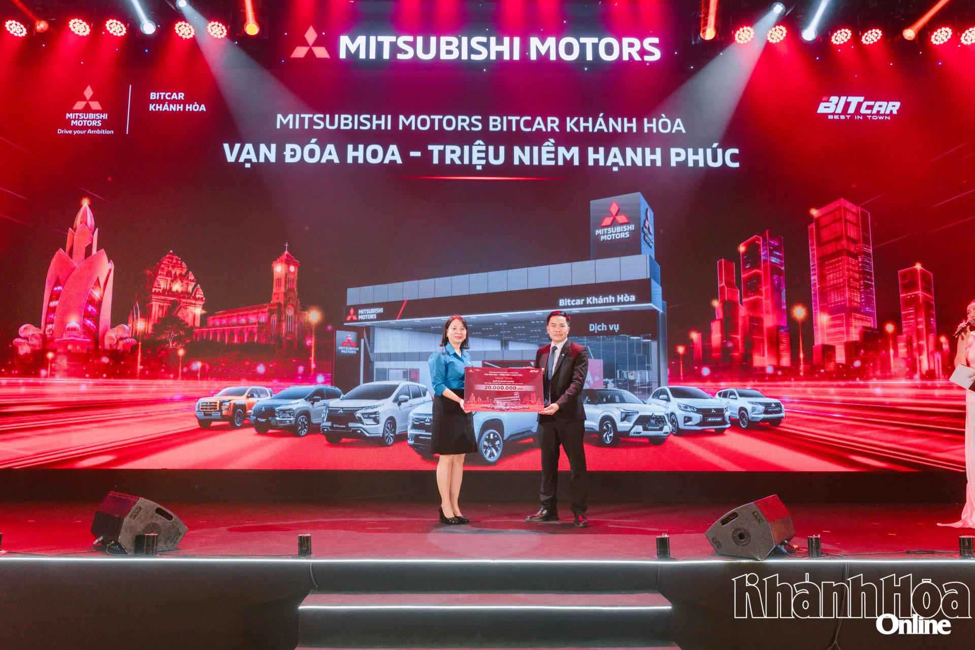 Mitsubishi Motors Bitcar Khánh Hòa trao tặng 40 triệu đồng cho Quỹ Vì người nghèo và Quỹ Đền ơn đáp nghĩa của phường Tây Nha Trang.