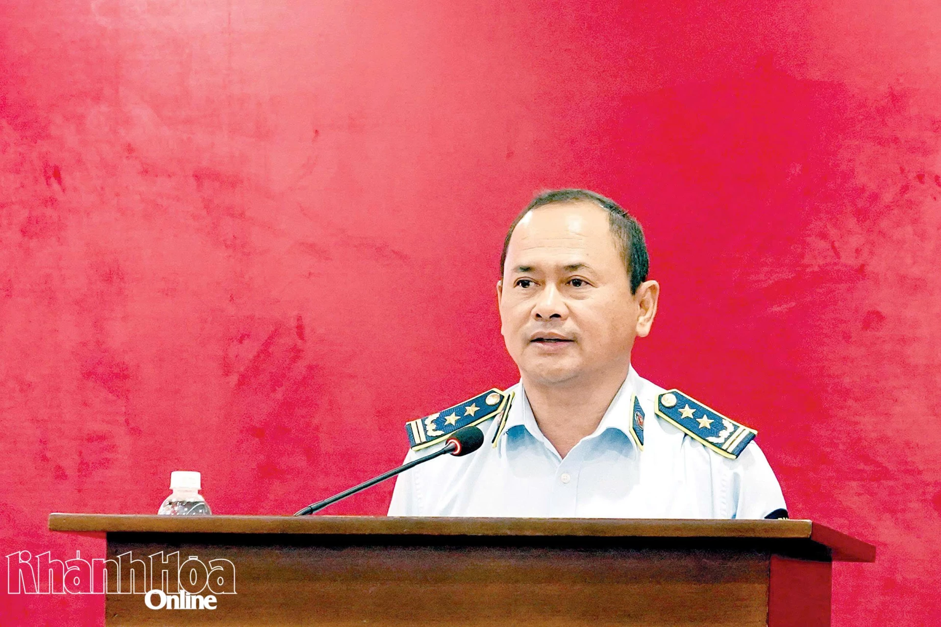 Ông Trần Kiều Hưng - Chi cục trưởng Chi cục Quản lý thị trường tỉnh báo cáo tại hội nghị.