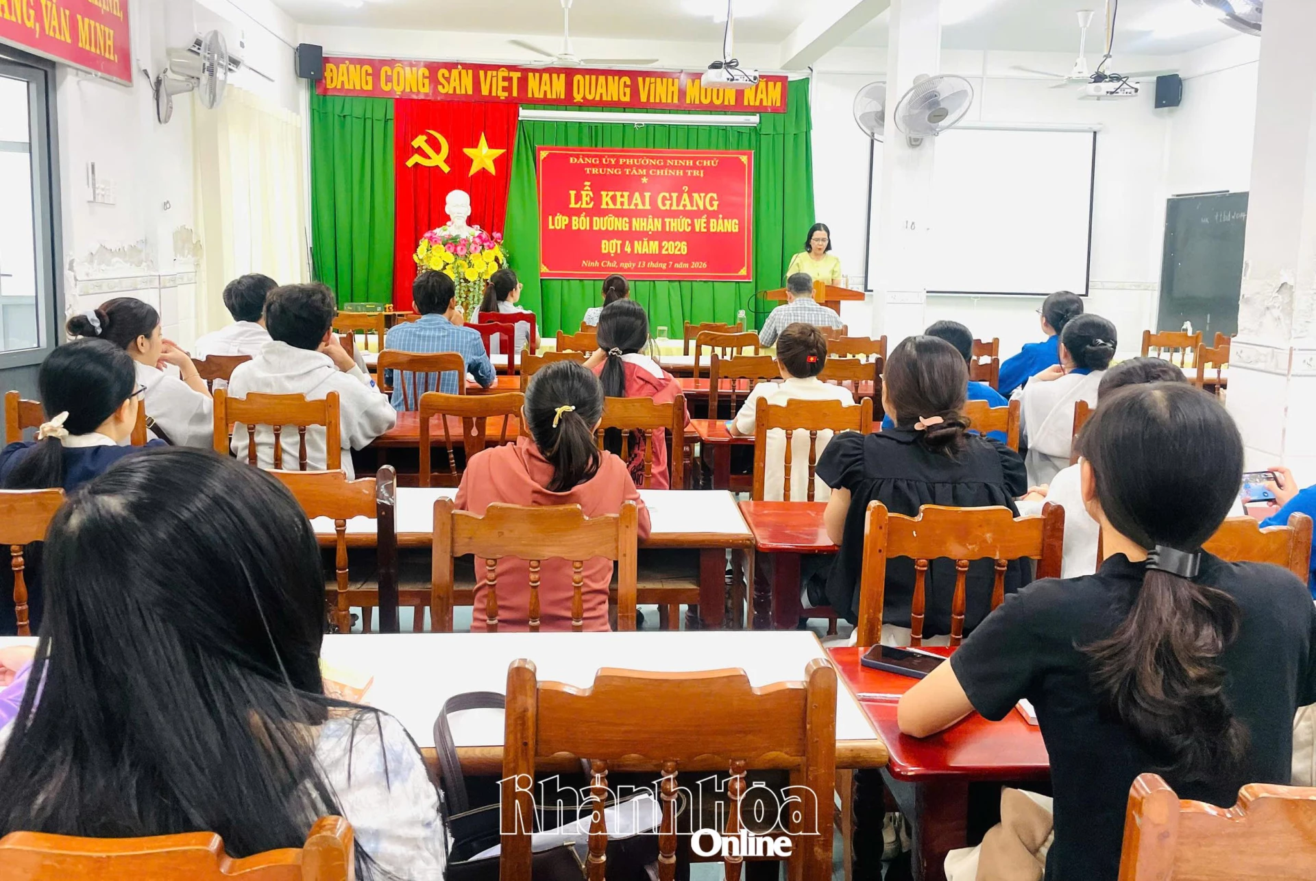 Quang cảnh lễ khai giảng.