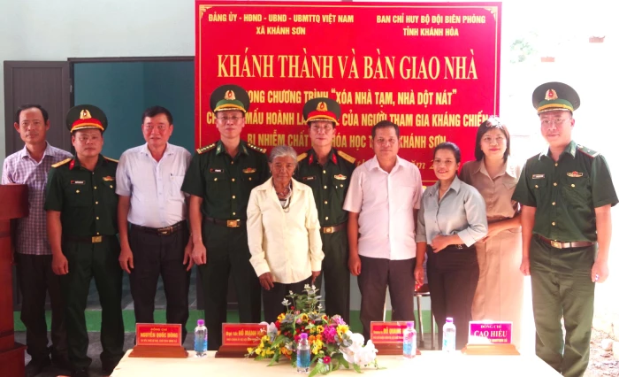 Bàn giao nhà ở cho gia đình chính sách tại xã Khánh Sơn
