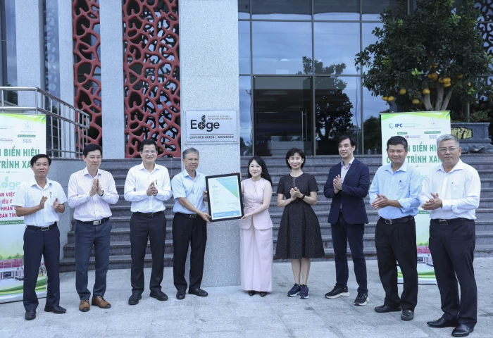 Gắn biển công trình xanh quốc tế EDGE Advanced cho tổ hợp Trụ sở Tỉnh ủy, Đoàn Đại biểu Quốc hội, HĐND và UBND tỉnh Khánh Hòa