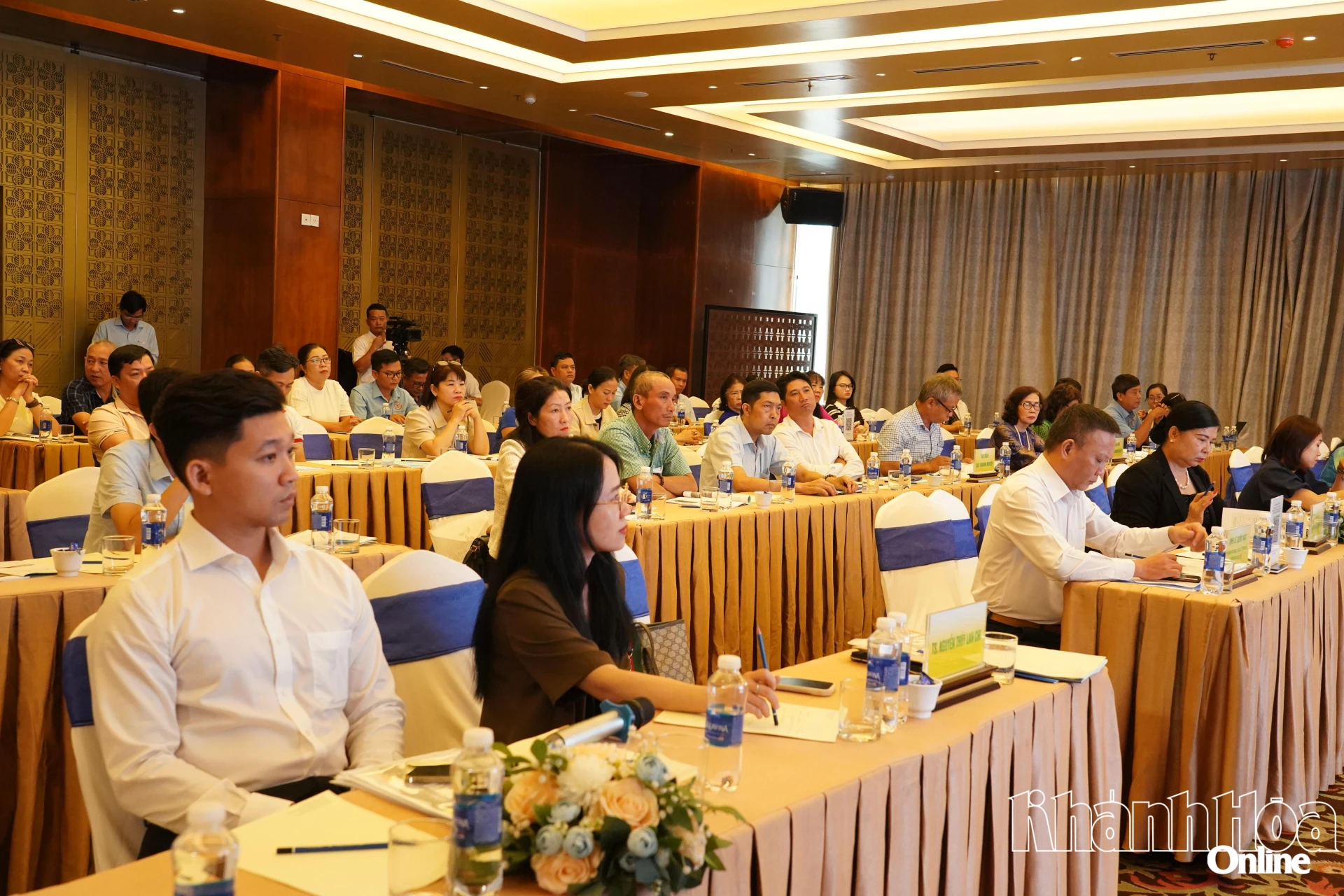 Các đại biểu tham dự hội nghị.