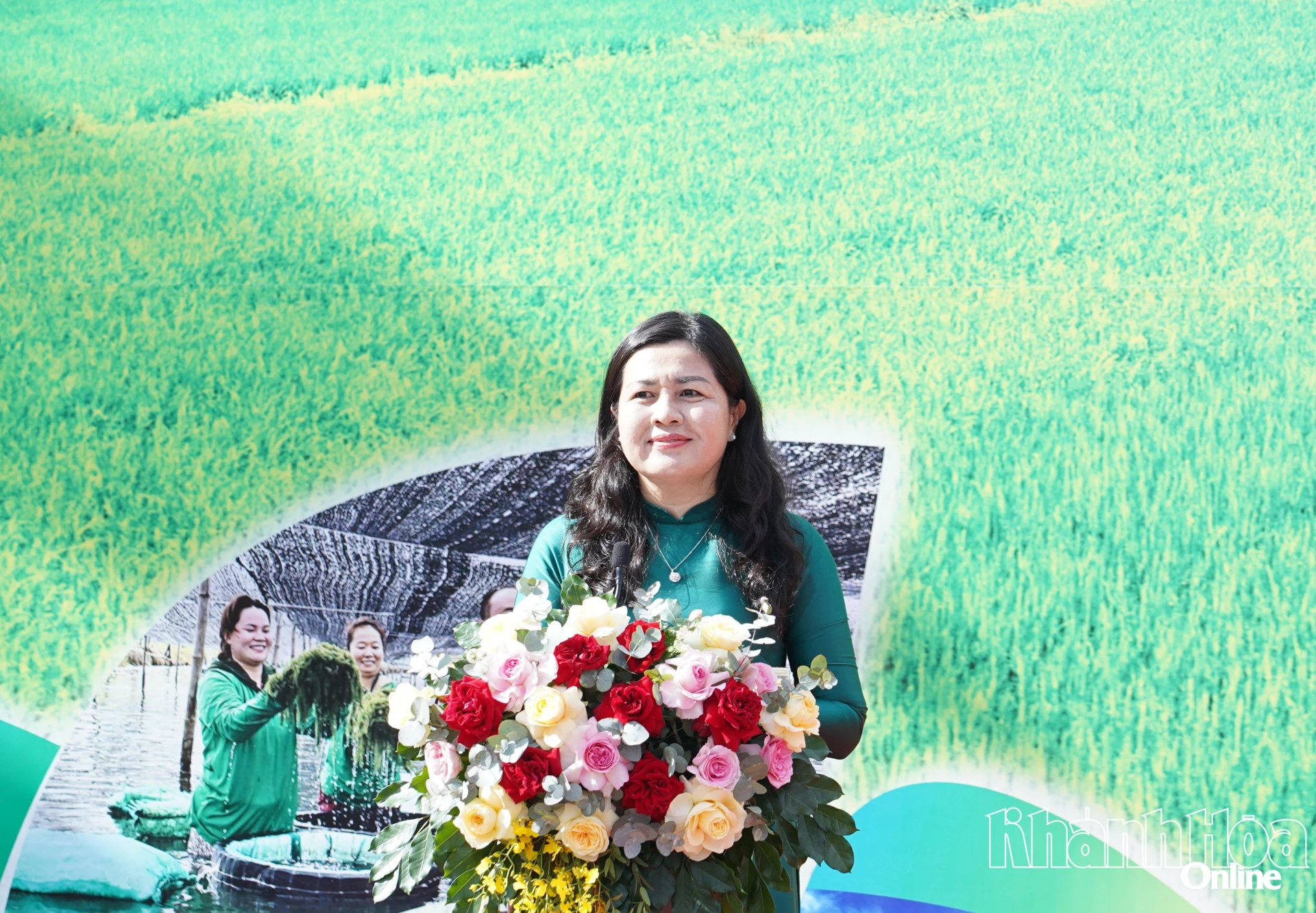 Bà Phan Thị Ngân Hạnh phát biểu khai mạc Tuần lễ