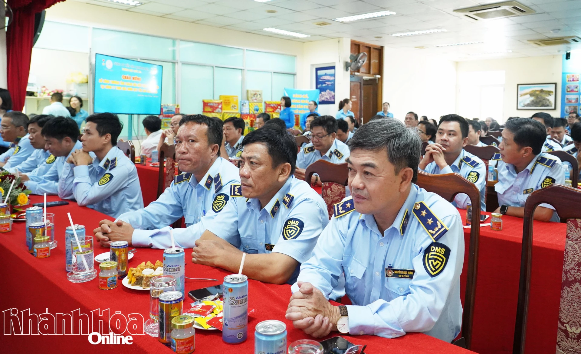 Các đại biểu tham dự buồi làm việc.