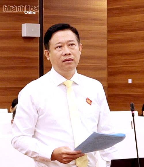 Đại biểu HĐND tỉnh Nguyễn Trọng Trung - Trưởng ban Pháp chế HĐND tỉnh phát biểu thảo luận tại kỳ họp