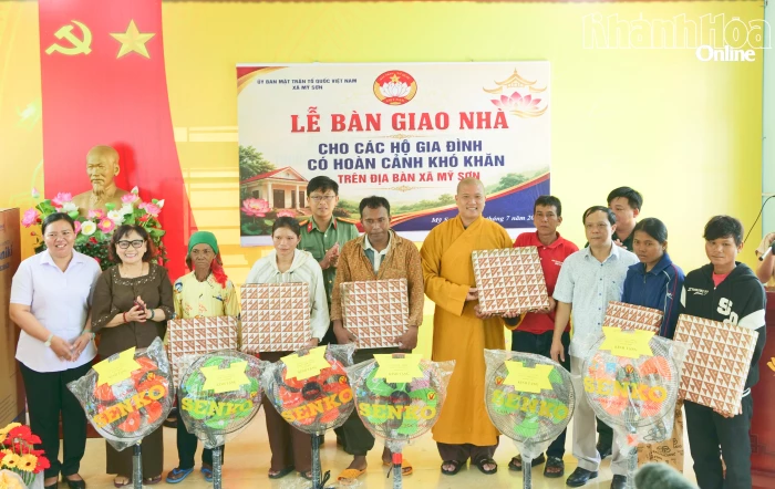 Xã Mỹ Sơn bàn giao 6 căn nhà Đại đoàn kết cho hộ khó khăn