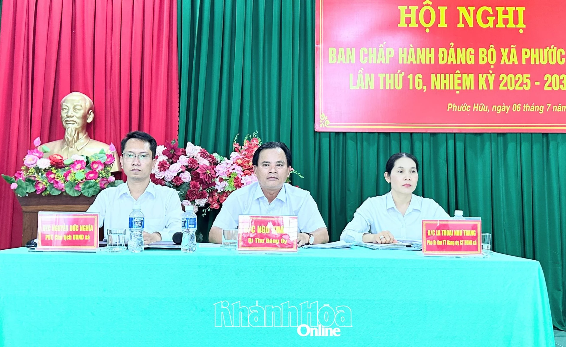 Thường trực Đảng ủy phường Ninh Chử chủ trì hội nghị.