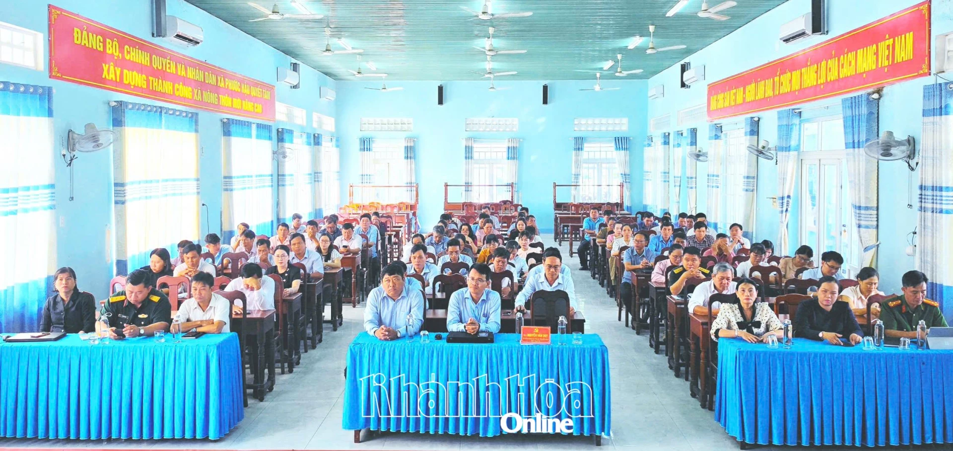 Các đại biểu dự hội nghị.