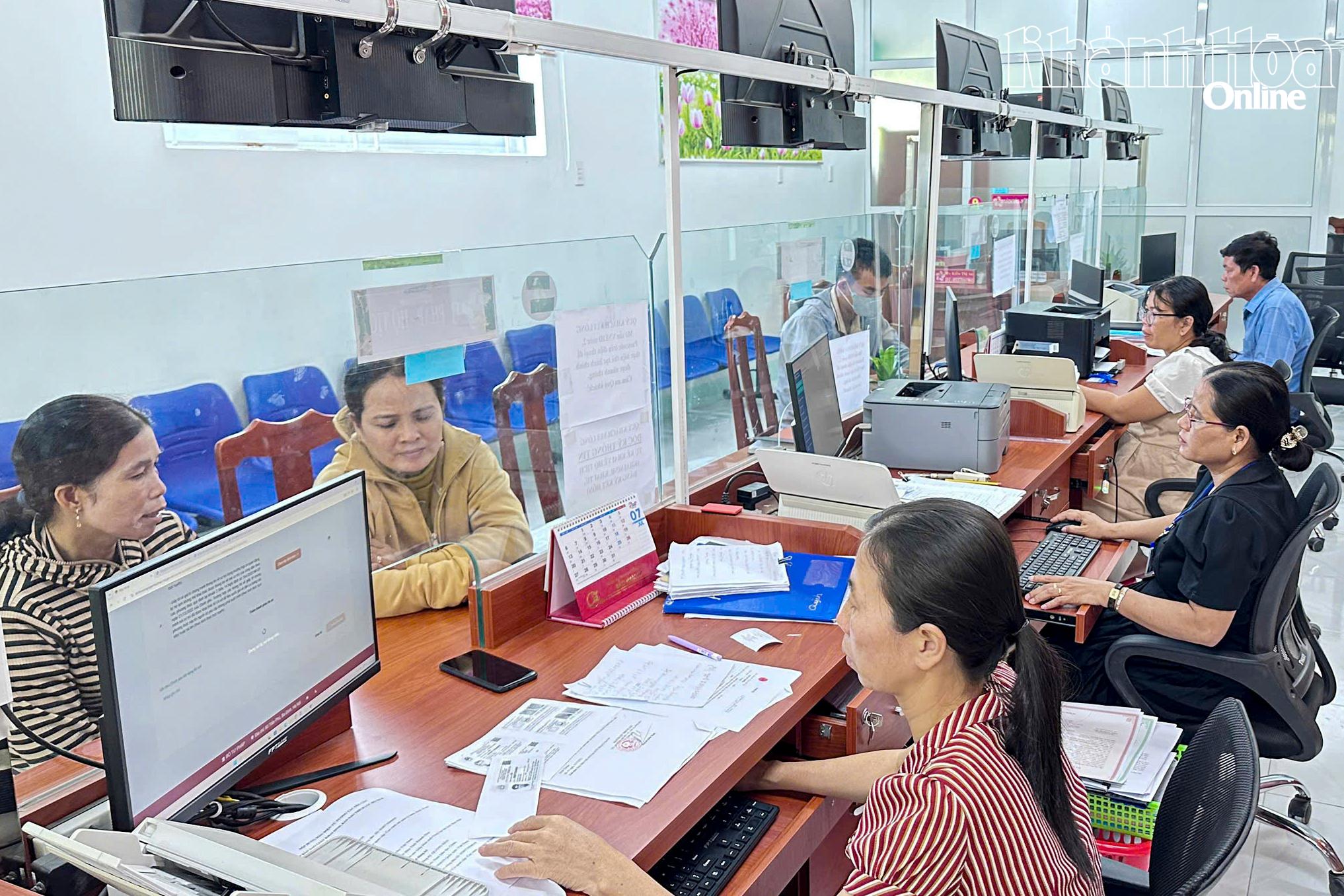 Trung tâm Phục vụ hành chính công xã Phước Hữu được đầu tư khang trang, phục vụ tốt nhu cầu của người dân, doanh nghiệp.