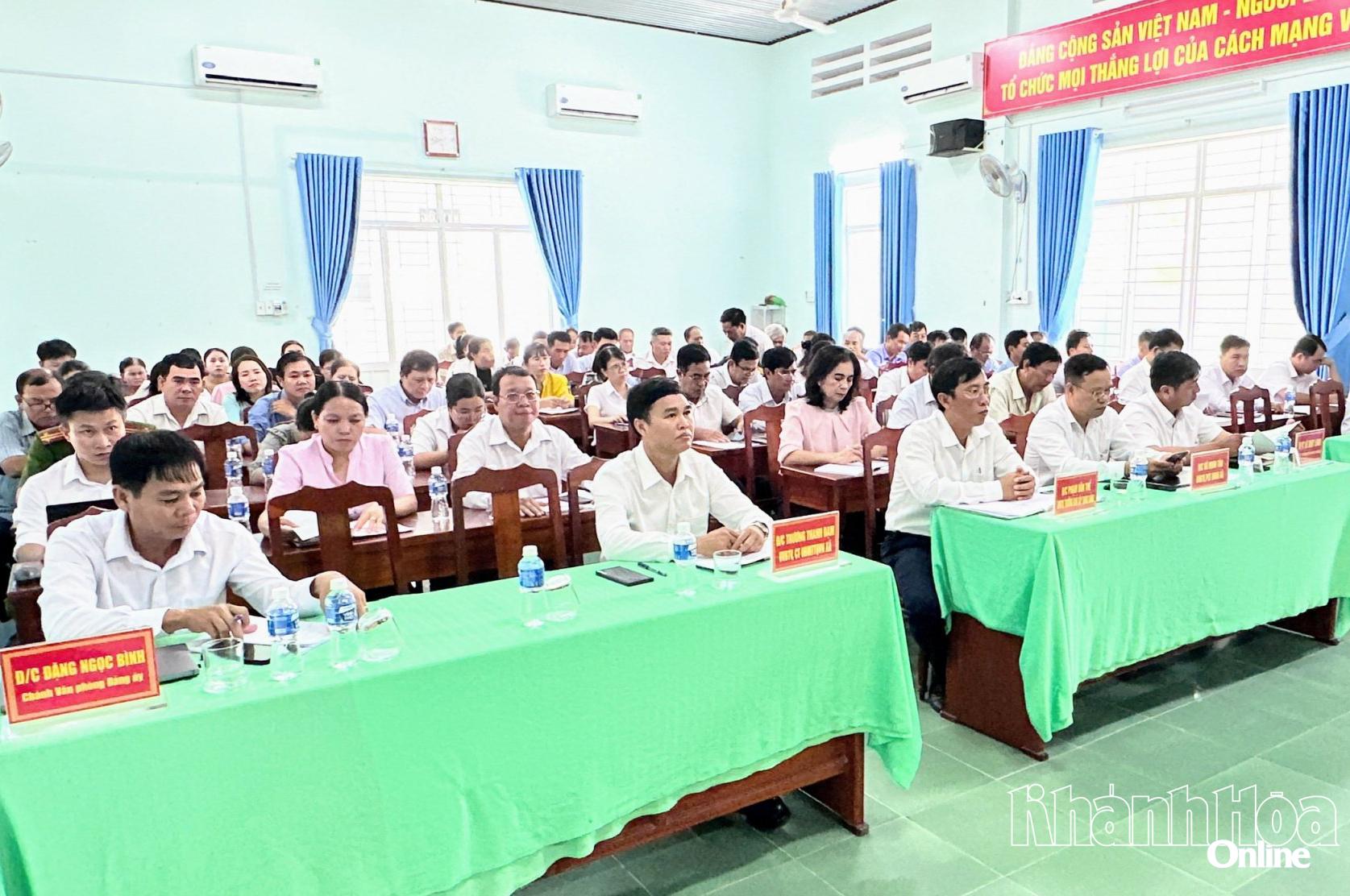 Các đại biểu dự hội nghị.