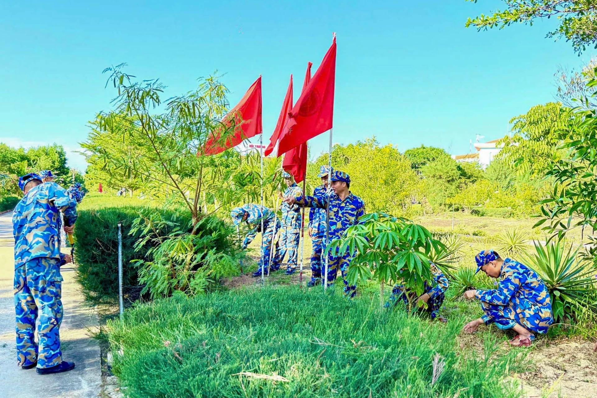 Tuổi trẻ Trung tâm Huấn luyện Vùng 4 Hải quân tổ chức "Ngày Chủ nhật xanh"