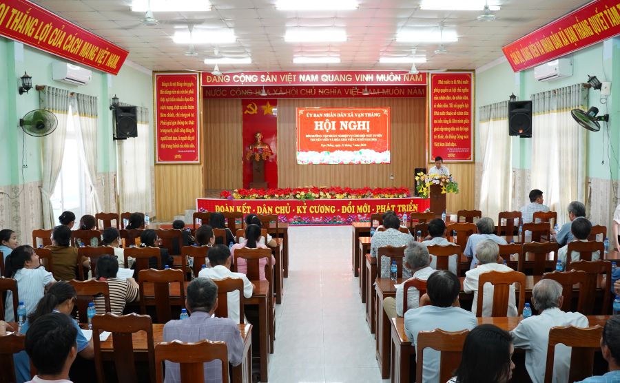 Quang cảnh hội nghị.