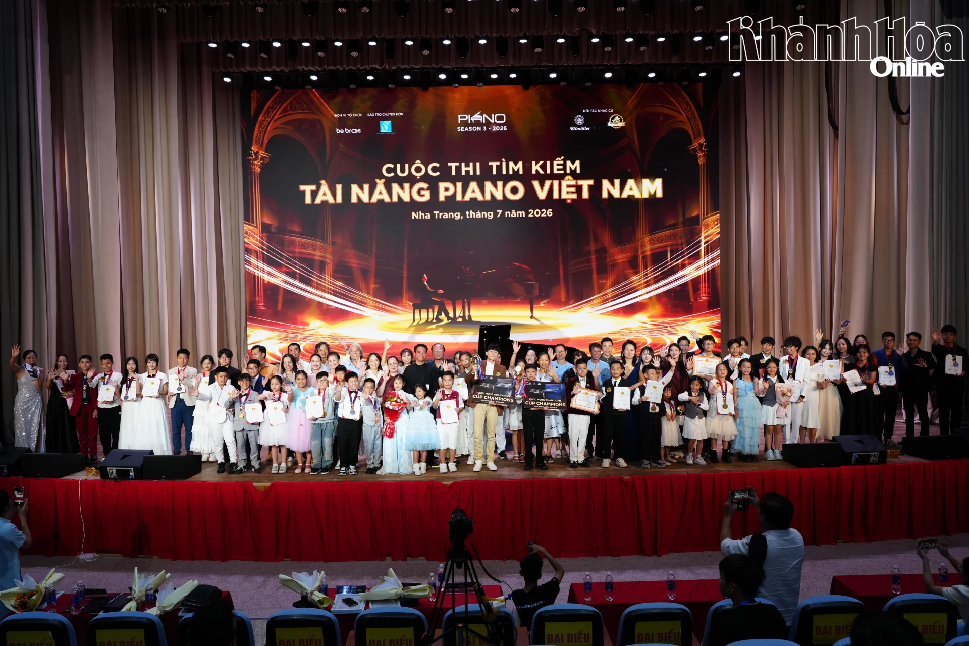 Gần 600 giải thưởng được trao cho các thí sinh tham gia cuộc thi.