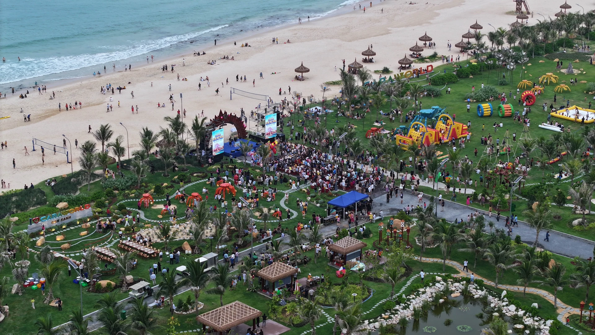 Summer Hits 2025 ghi nhận kỷ lục “Ngày hội dã ngoại bên biển có số lượng người tham gia đông nhất Việt Nam”.