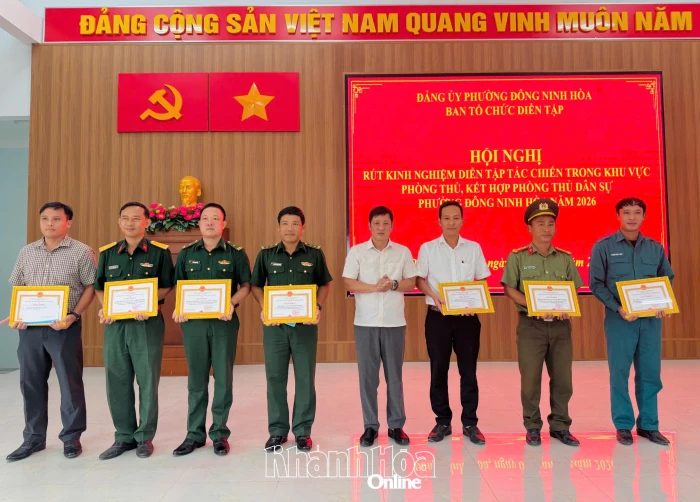 Phường Đông Ninh Hòa rút kinh nghiệm diễn tập tác chiến trong khu vực phòng thủ kết hợp phòng thủ dân sự