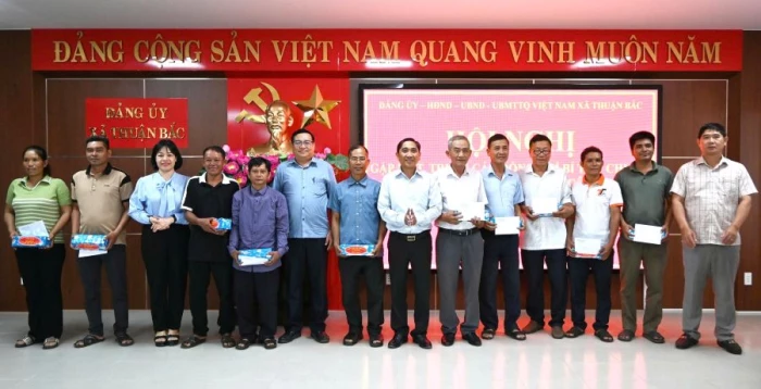 Xã Thuận Bắc gặp mặt tri ân cán bộ nghỉ công tác sau sắp xếp thôn