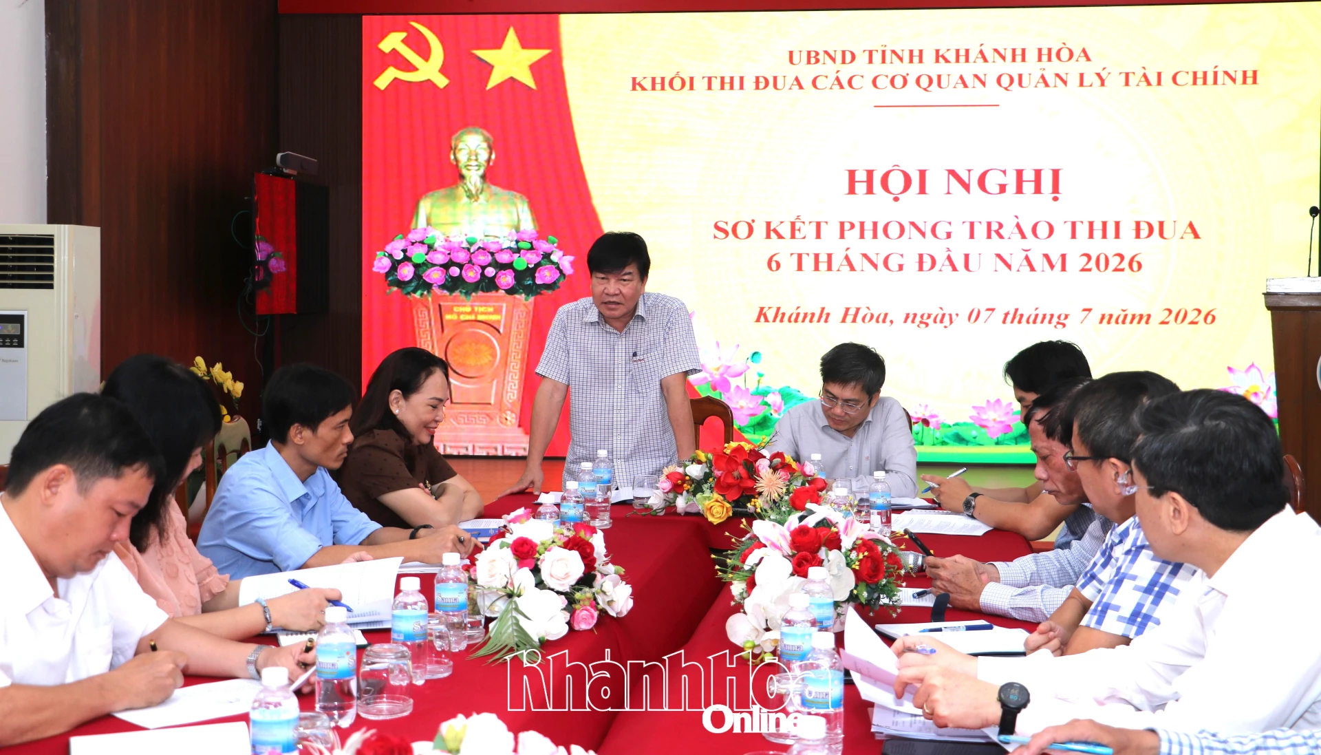 Lãnh đạo Thuế tỉnh phát biểu tại hội nghị.
