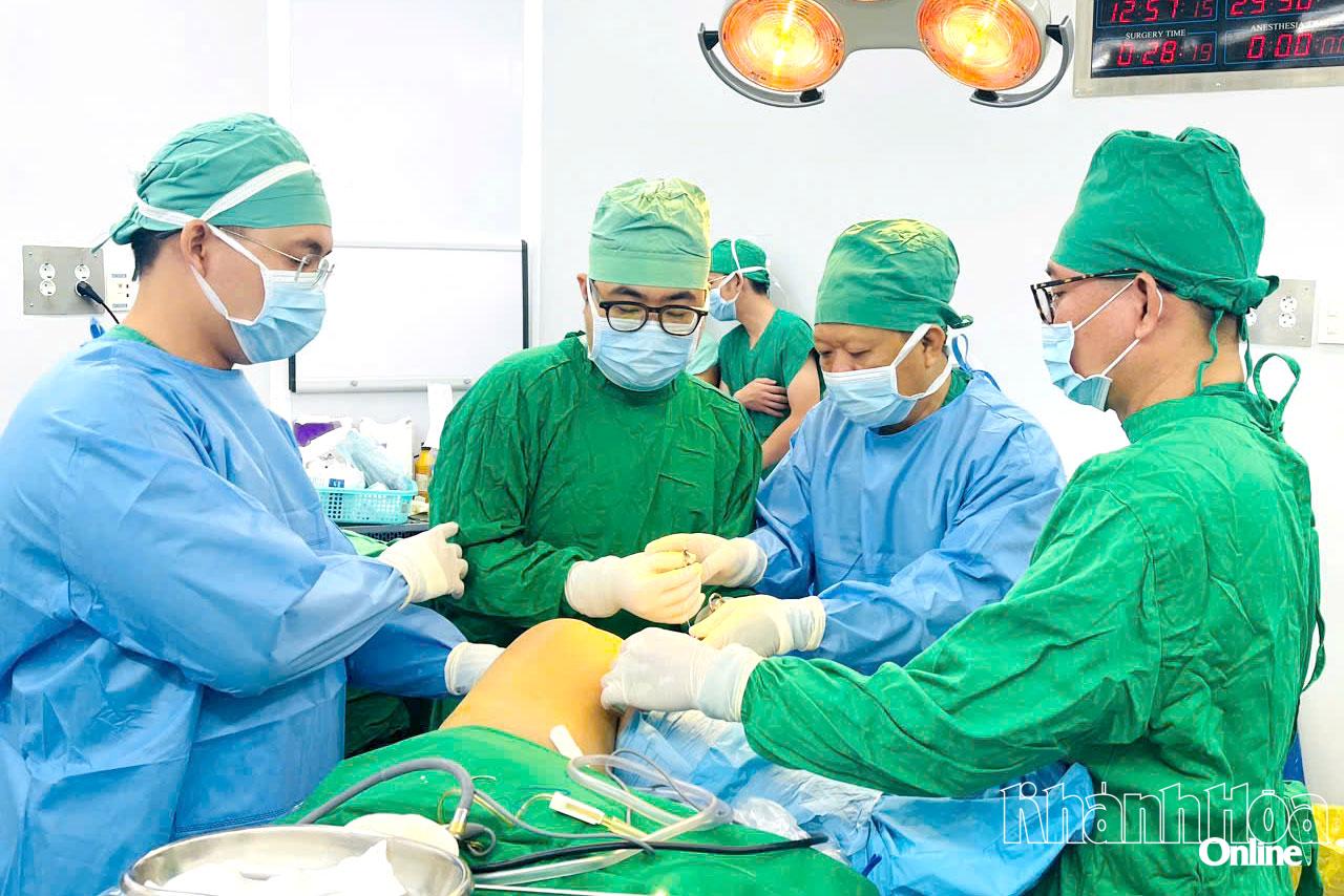Tiếp nhận kỹ thuật phẫu thuật chấn thương chỉnh hình từ tuyến trên.