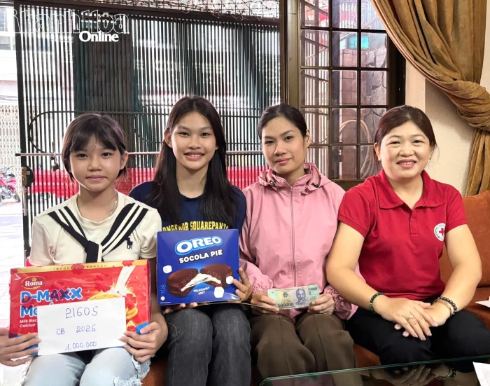 Tổ chức Susann’s Help for Children trao học bổng cho học sinh, sinh viên có hoàn cảnh khó khăn