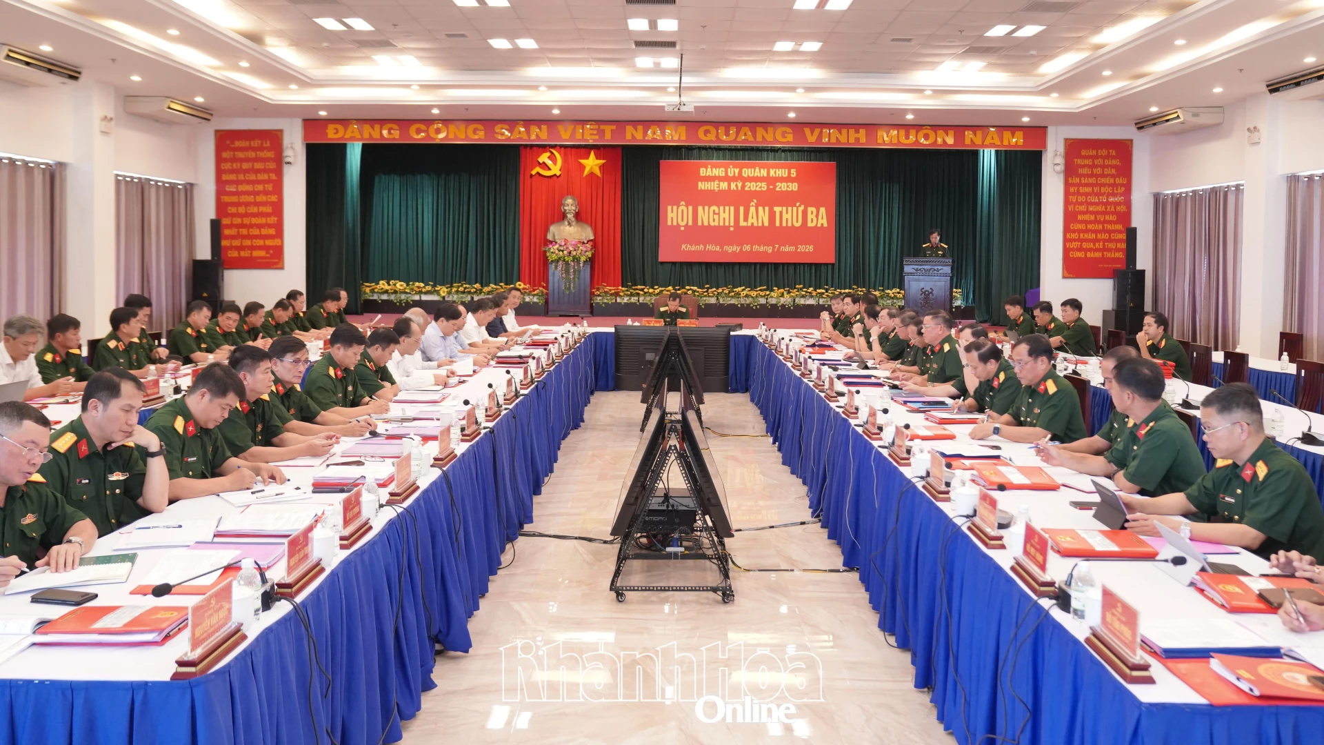 Quang cảnh hội nghị.