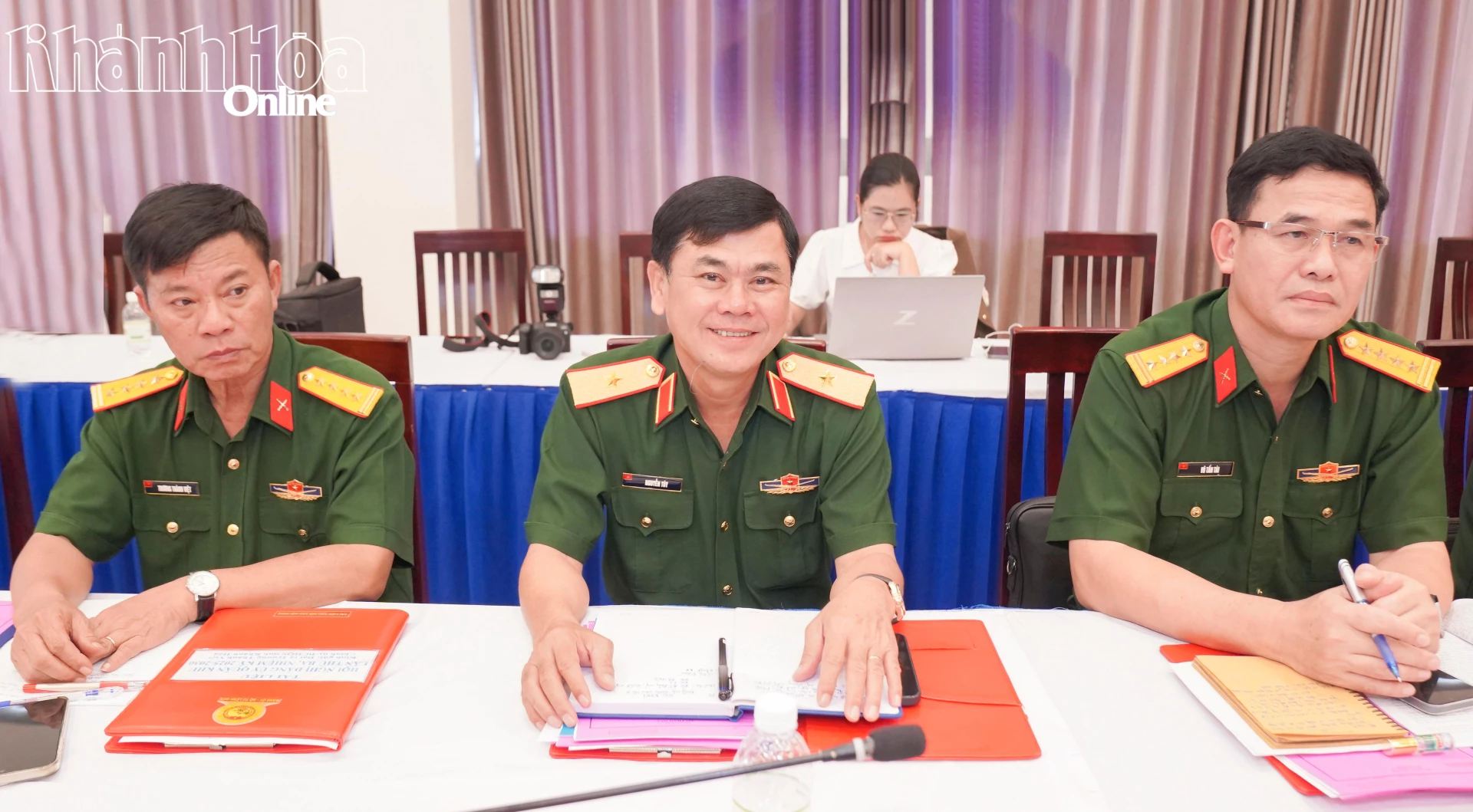 Các đồng chí trong Thường trực Đảng ủy quân khu dự hội nghị.