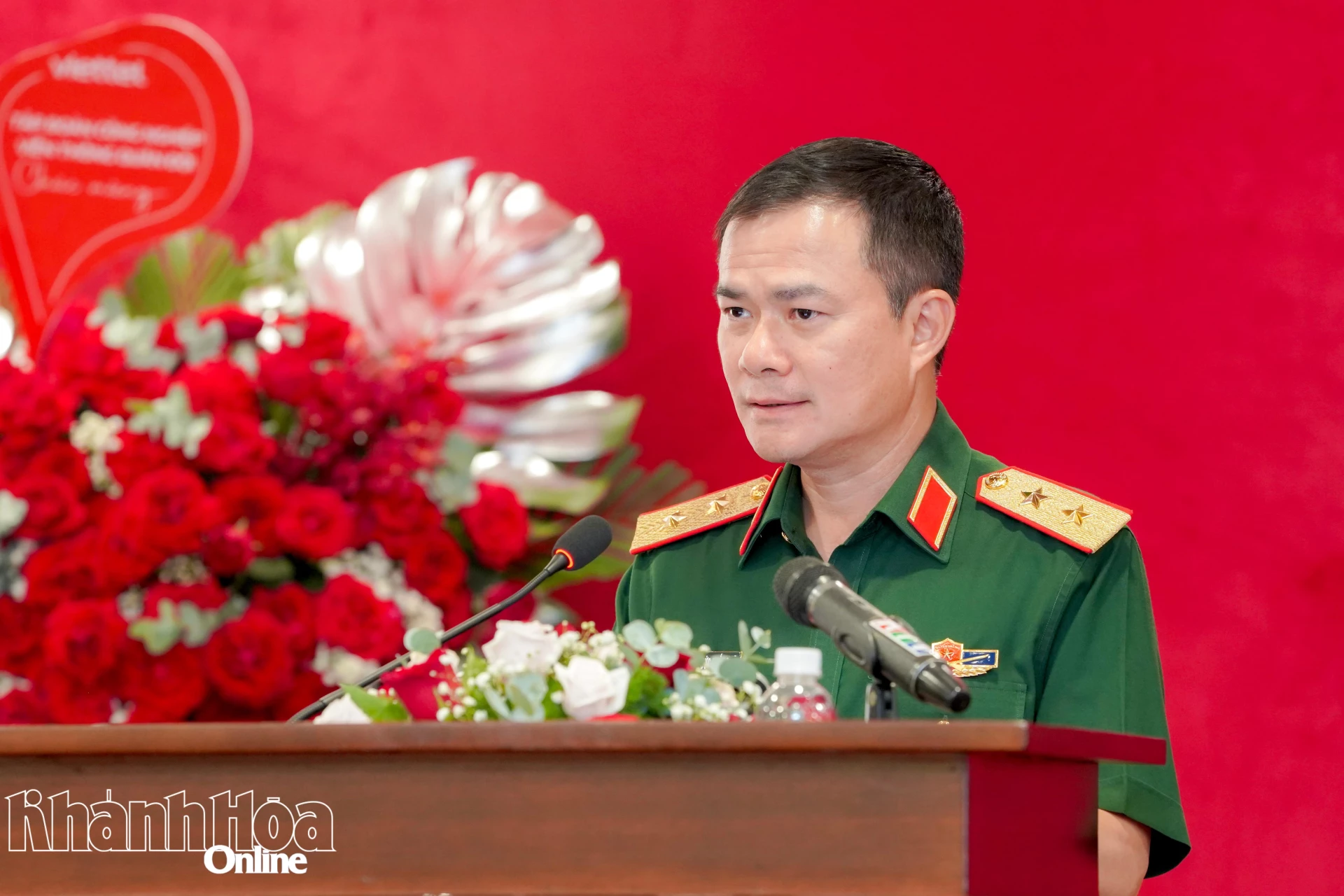 Trung tướng Tào Đức Thắng chia sẻ thông tin về Tập đoàn Viettel và cam kết thực hiện thỏa thuận hợp tác với tinh thần trách nhiệm cao nhất.