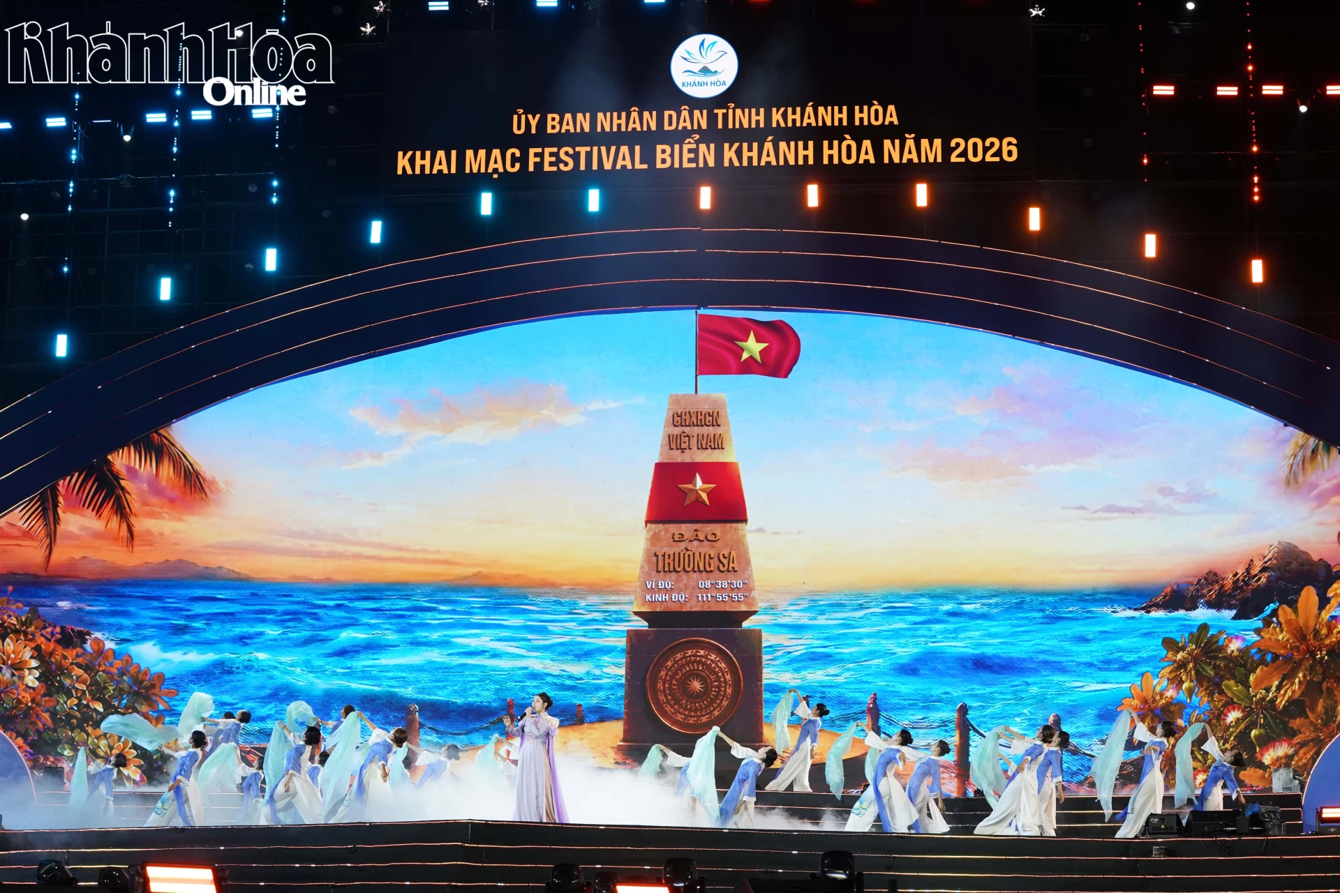 Hình ảnh về Trường Sa xuất hiện trong Lễ khai mạc Festival Biển Khánh Hòa năm 2026 như một lời khẳng định: Trường Sa mãi trong tim mỗi người dân đất Việt.