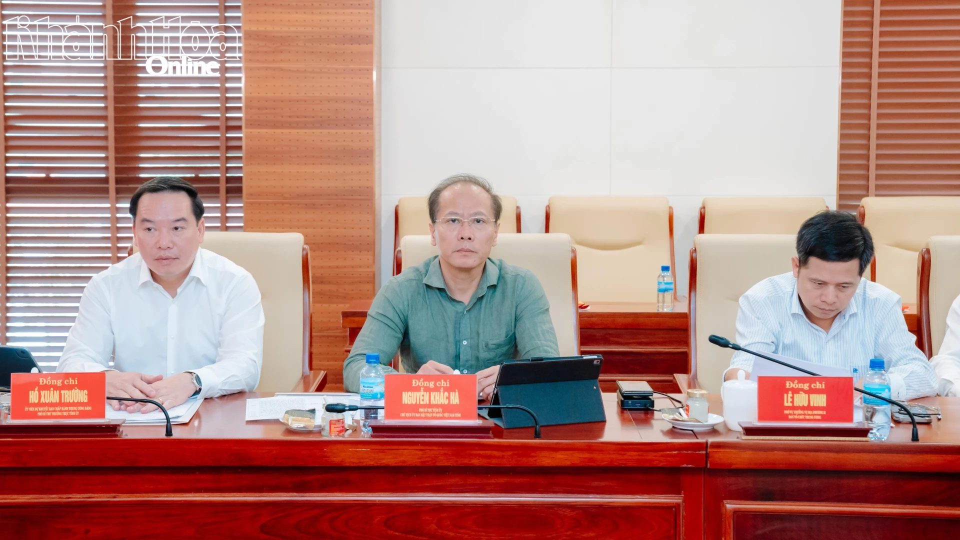 Đồng chí Hồ Xuân Trường, đồng chí Nguyễn Khắc Hà, đồng chí Lê Hữu Vinh tham dự hội nghị.