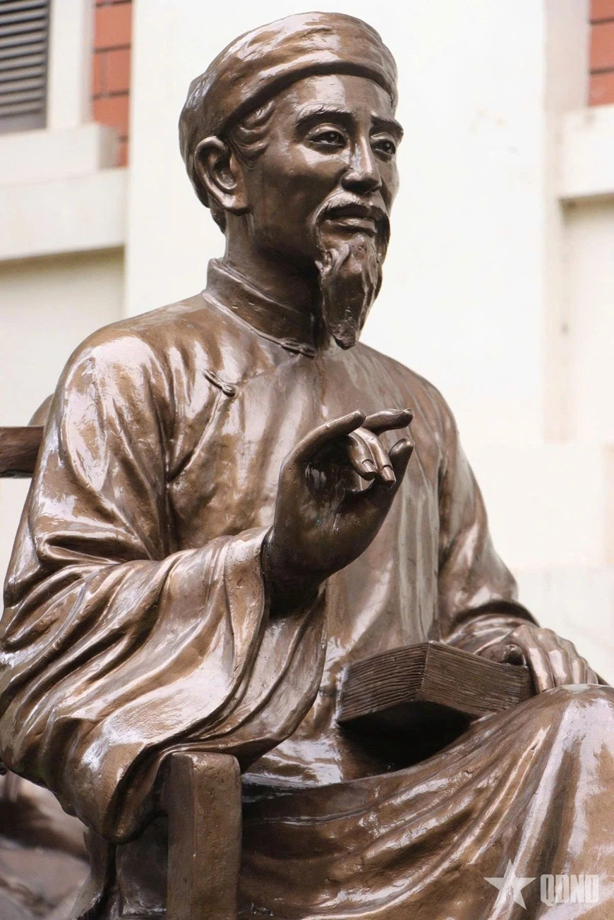 Tượng danh nhân Lê Quý Đôn tại Bảo tàng Văn học Việt Nam. Ảnh Báo Quân đội nhân dân