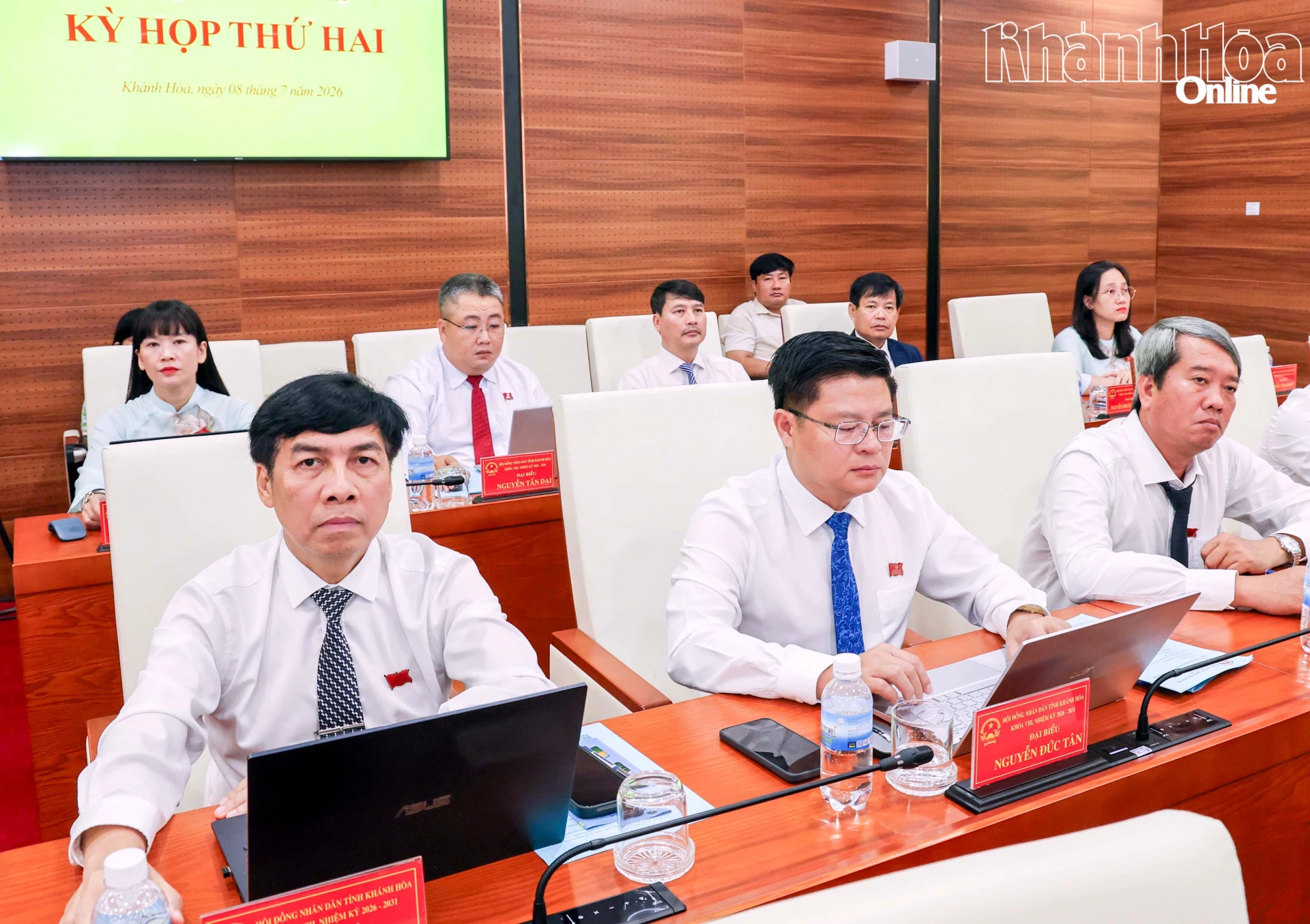 Các đại biểu tham dự kỳ họp.
