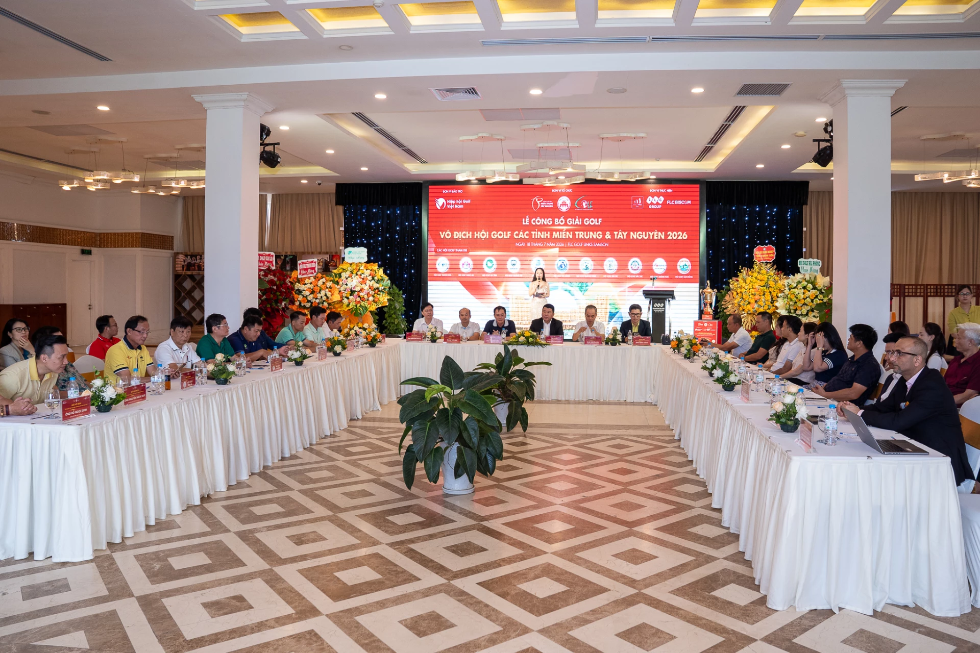 Quang cảnh lễ công bố