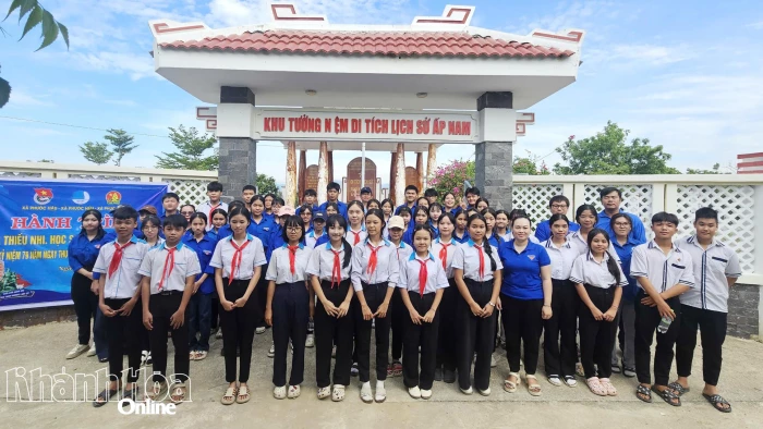 Đoàn xã Phước Hậu, Phước Hữu và Phước Dinh tổ chức hành trình về địa chỉ đỏ