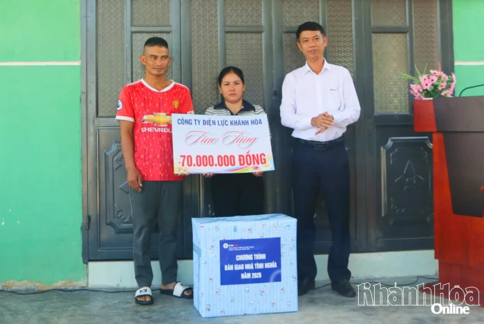 Công ty Điện lực Khánh Hòa bàn giao nhà Đại đoàn kết tại xã Bác Ái