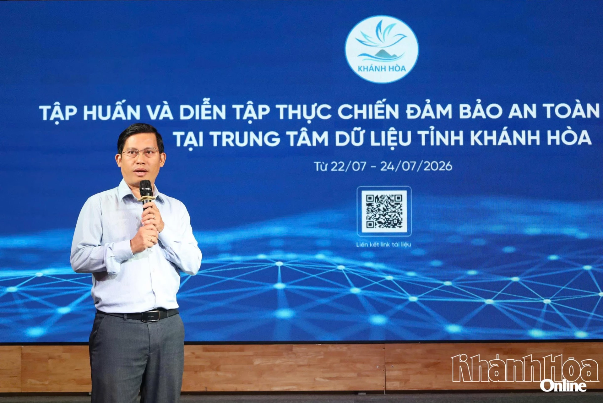 Ông Bùi Vũ Vĩnh - Giám đốc Trung tâm Chuyển đổi số tỉnh Khánh Hòa giới thiệu các quy định mới của pháp luật về an toàn thông tin.