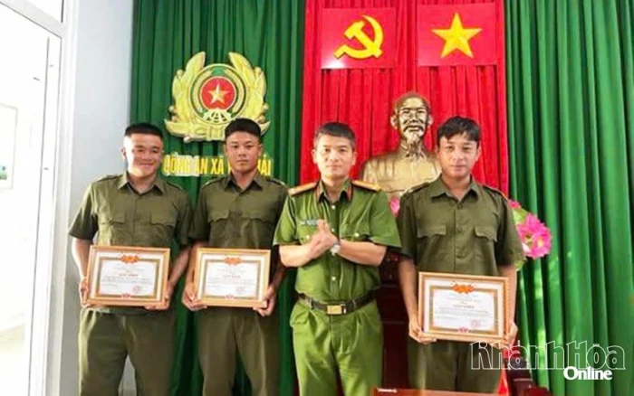 Xã Vĩnh Hải khen thưởng đột xuất 3 thành viên Tổ bảo vệ an ninh trật tự cơ sở