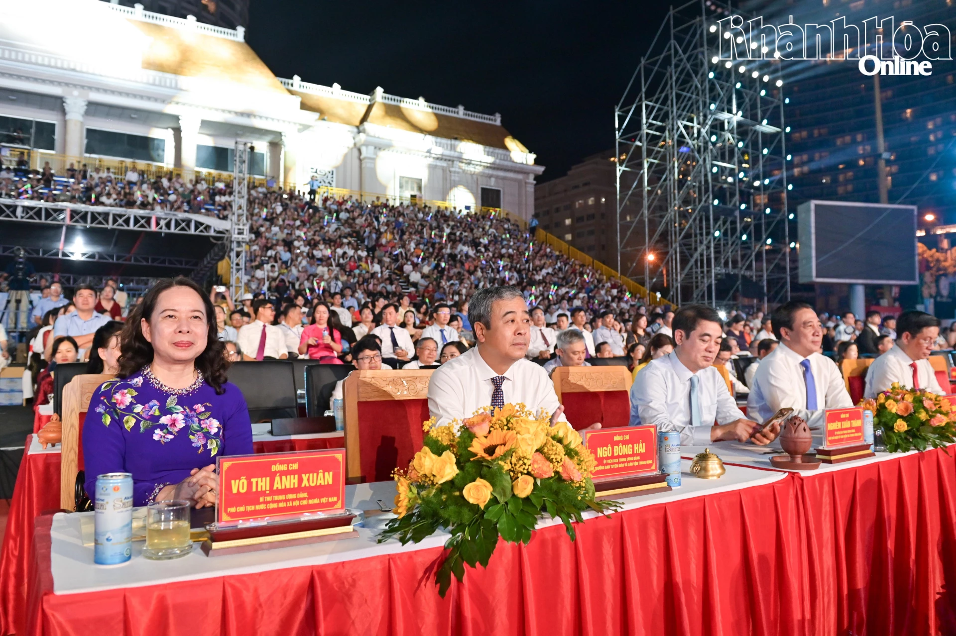Phó Chủ tịch nước Võ Thị Ánh Xuân cùng các đồng chí lãnh đạo Đảng, Nhà nước và các tỉnh, thành phố tham dự Lễ khai mạc Festival Biển Khánh Hòa năm 2026.