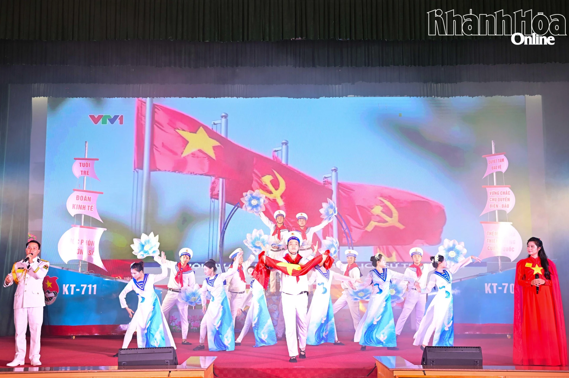 Phần thi của đội thi Đoàn Kinh tế Quốc phòng Trường Sa.