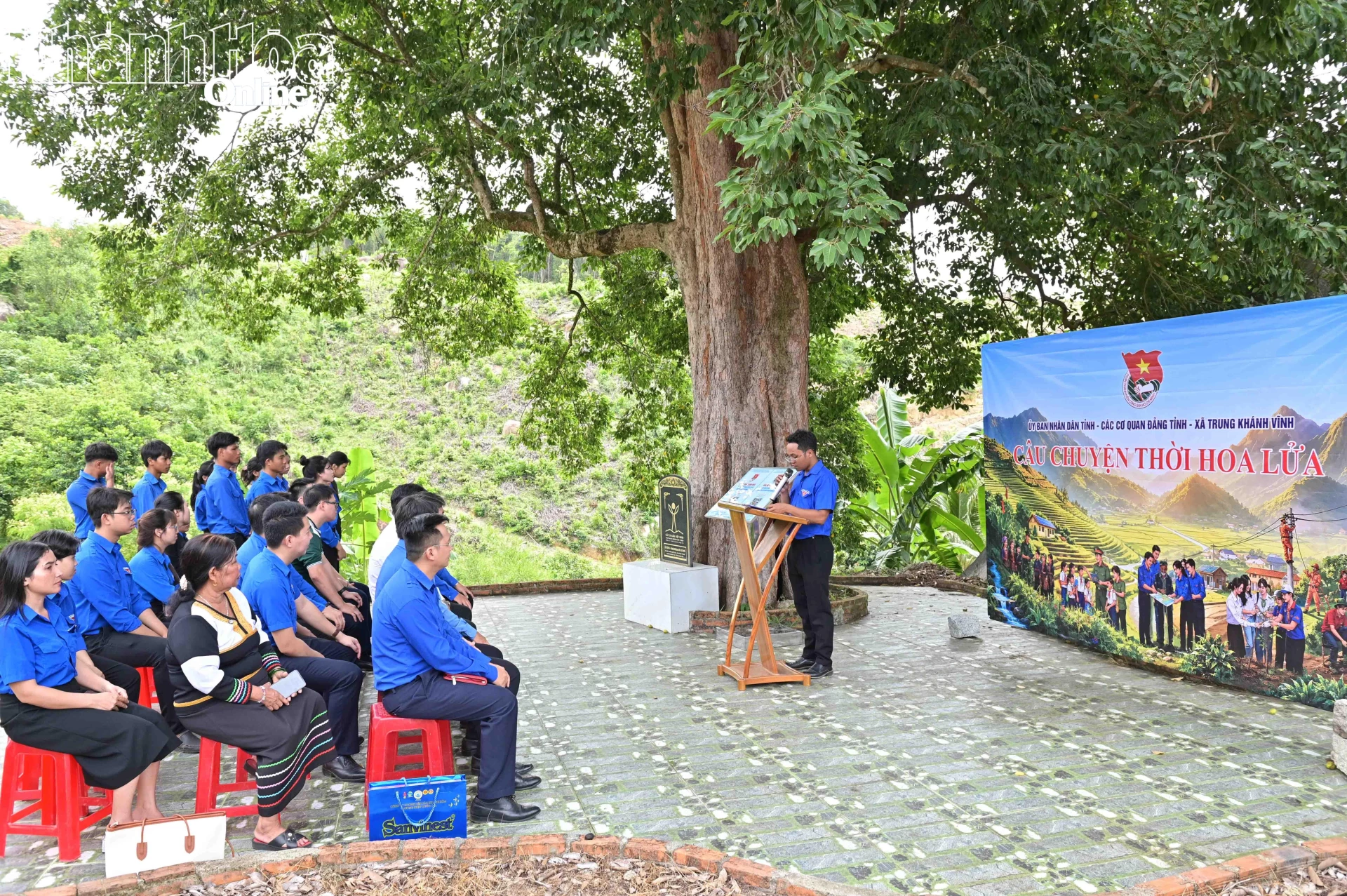 Trong khuôn khổ chiến dịch, các đơn vị thực hiện công trình thanh niên Chuyển đổi số trong tuyên truyền quảng bá du lịch Khánh Hòa và gặp gỡ, nghe các câu chuyện truyền thống, lịch sử từ các nhân chứng tham gia hoạt động kháng chiến cứu nước.