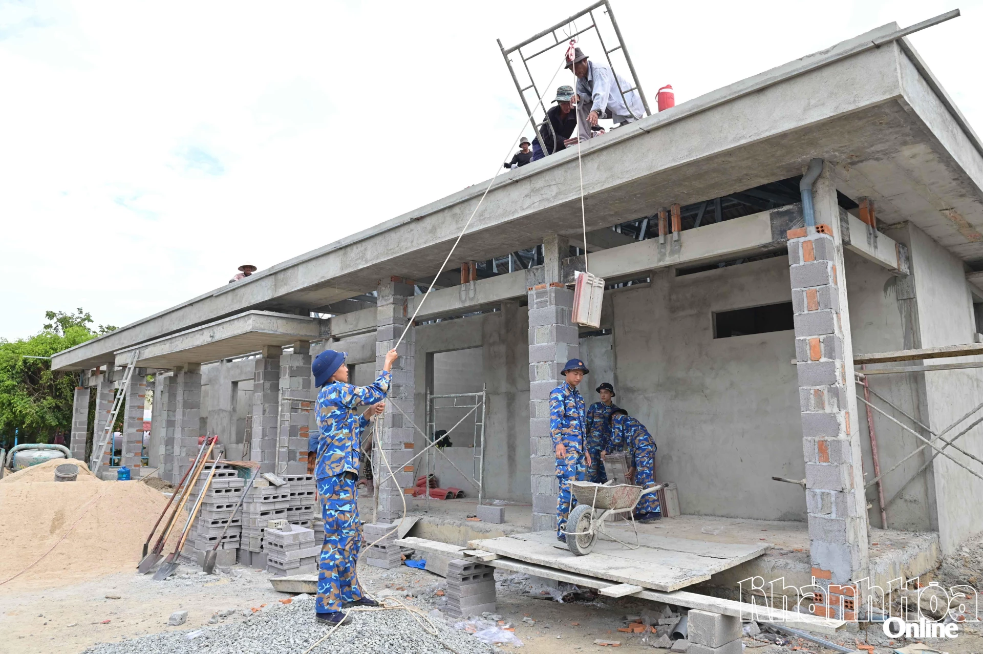 Hỗ trợ lực lượng xây dựng Trường Mầm non Họa My.