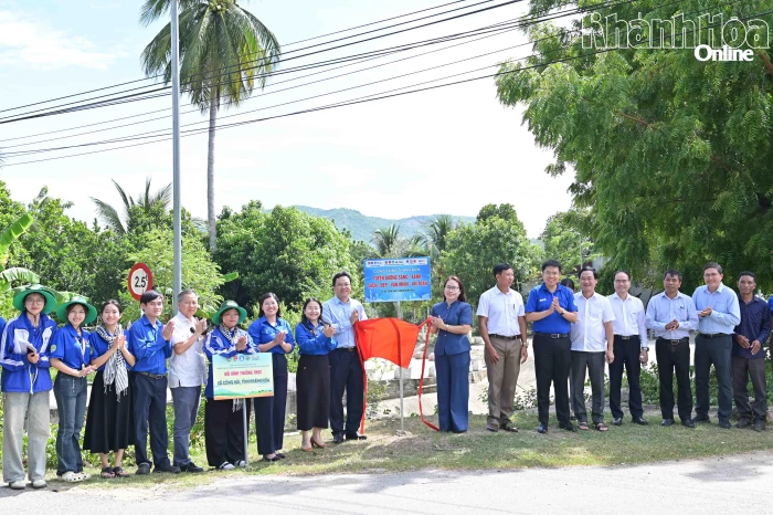 Bàn giao các công trình, phần việc thanh niên tại xã Công Hải