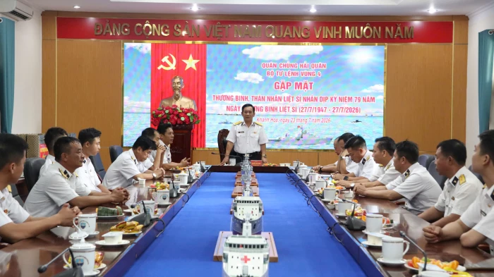 Vùng 4 Hải quân gặp mặt, tặng quà tri ân các thương binh, thân nhân liệt sĩ
