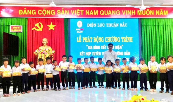 Xã Công Hải phát động chương trình "Gia đình tiết kiệm điện" năm 2026