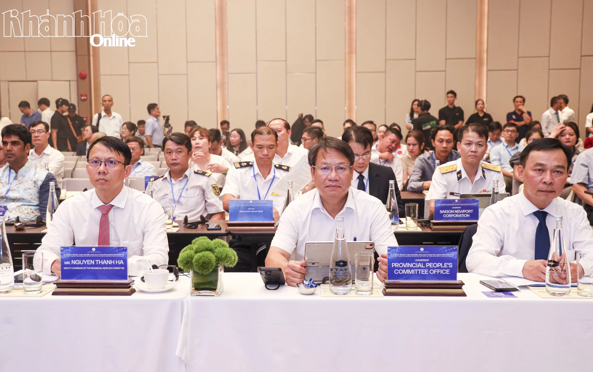 Đồng chí Nguyễn Thanh Hà và các đại biểu dự hội nghị.