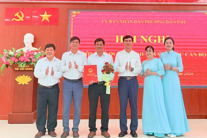 Phường Đô Vinh công bố quyết định về công tác cán bộ và phát động Quỹ "Đền ơn đáp nghĩa"