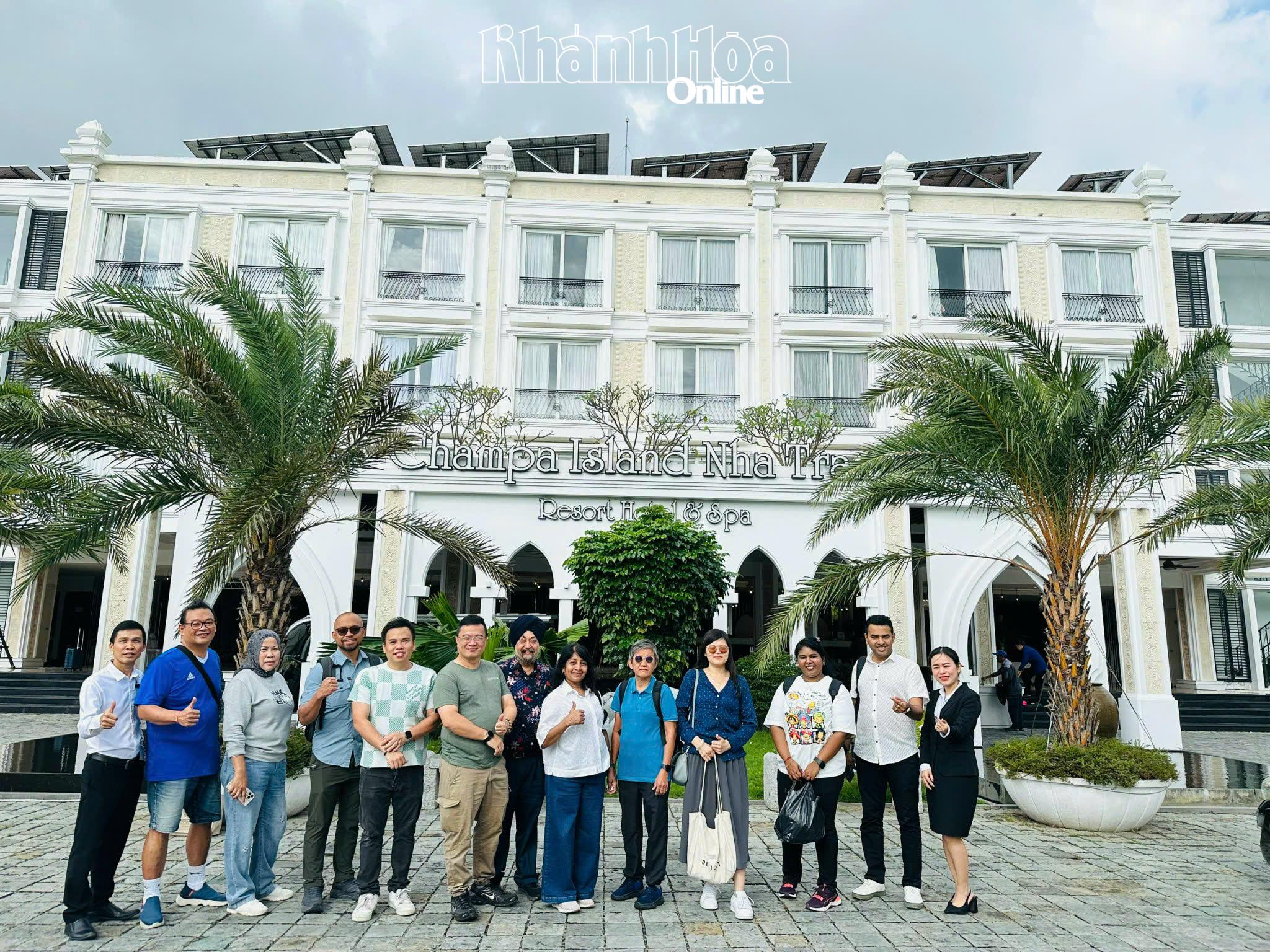 Du khách Hồi giáo tham gia đoàn famtrip Malaysia khảo sát du lịch Khánh Hòa tháng 12-2025.