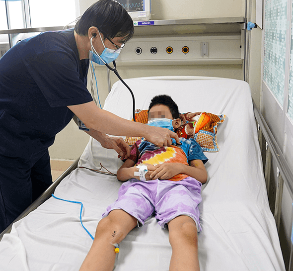 Đâu là các dấu hiệu để nhận biết trẻ bị sốt xuất huyết?