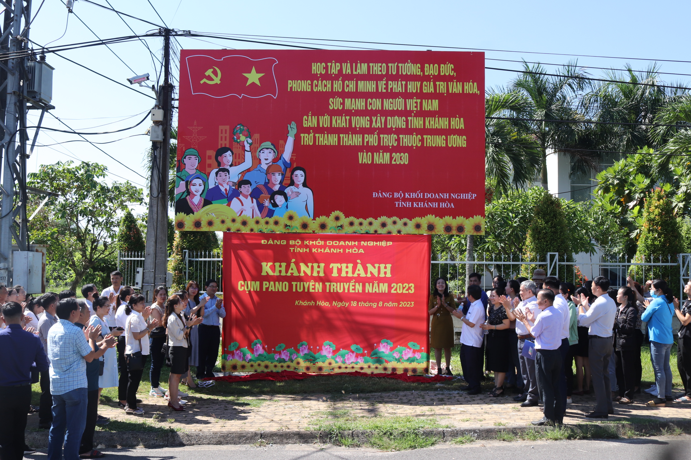 Ban Thường vụ Đảng ủy Khối Doanh nghiệp tỉnh Khánh Hòa:: Khánh thành cụm pano tuyên truyền năm 2023
