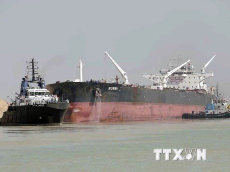 Ai Cập: Va chạm tàu chở dầu gây gián đoạn giao thông ở kênh đào Suez