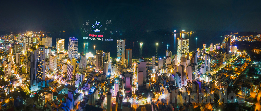 Nha Trang City lights up on the opening night of Sea Festival 2023 (Photo: Hoang Dai Thach)

