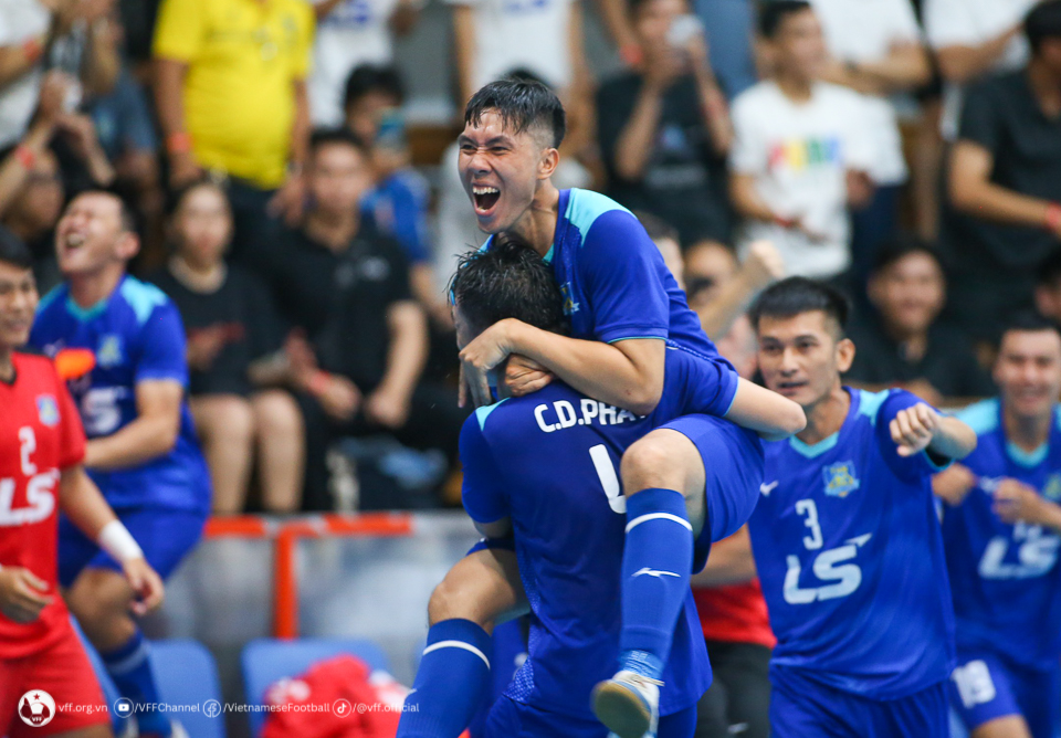 Thai Son Nam are burst with joy after scoring (Source: VFF)

